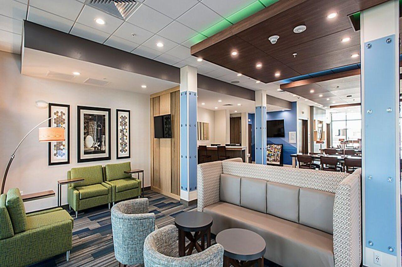 Holiday Inn Express & Suites - Phoenix North - Happy Valley By Ihg Exterior photo