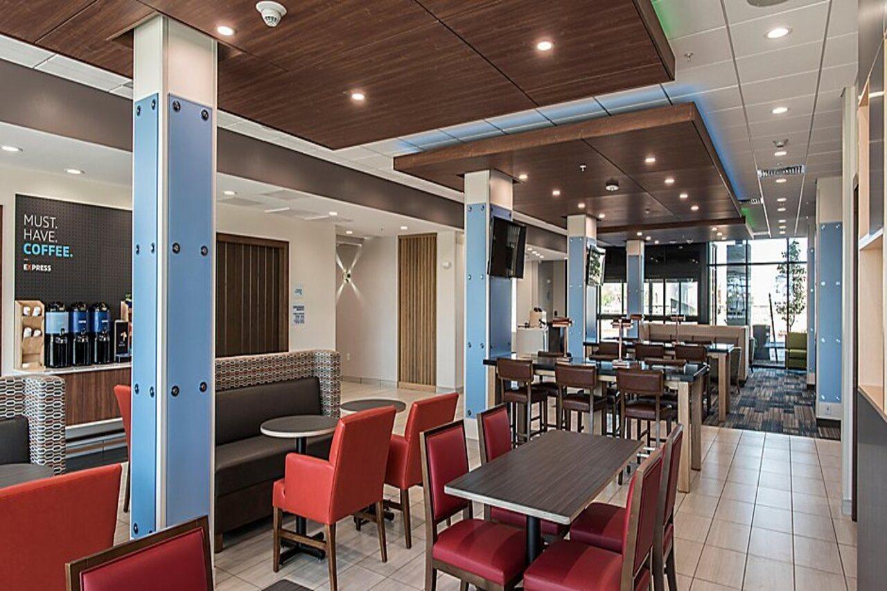 Holiday Inn Express & Suites - Phoenix North - Happy Valley By Ihg Exterior photo