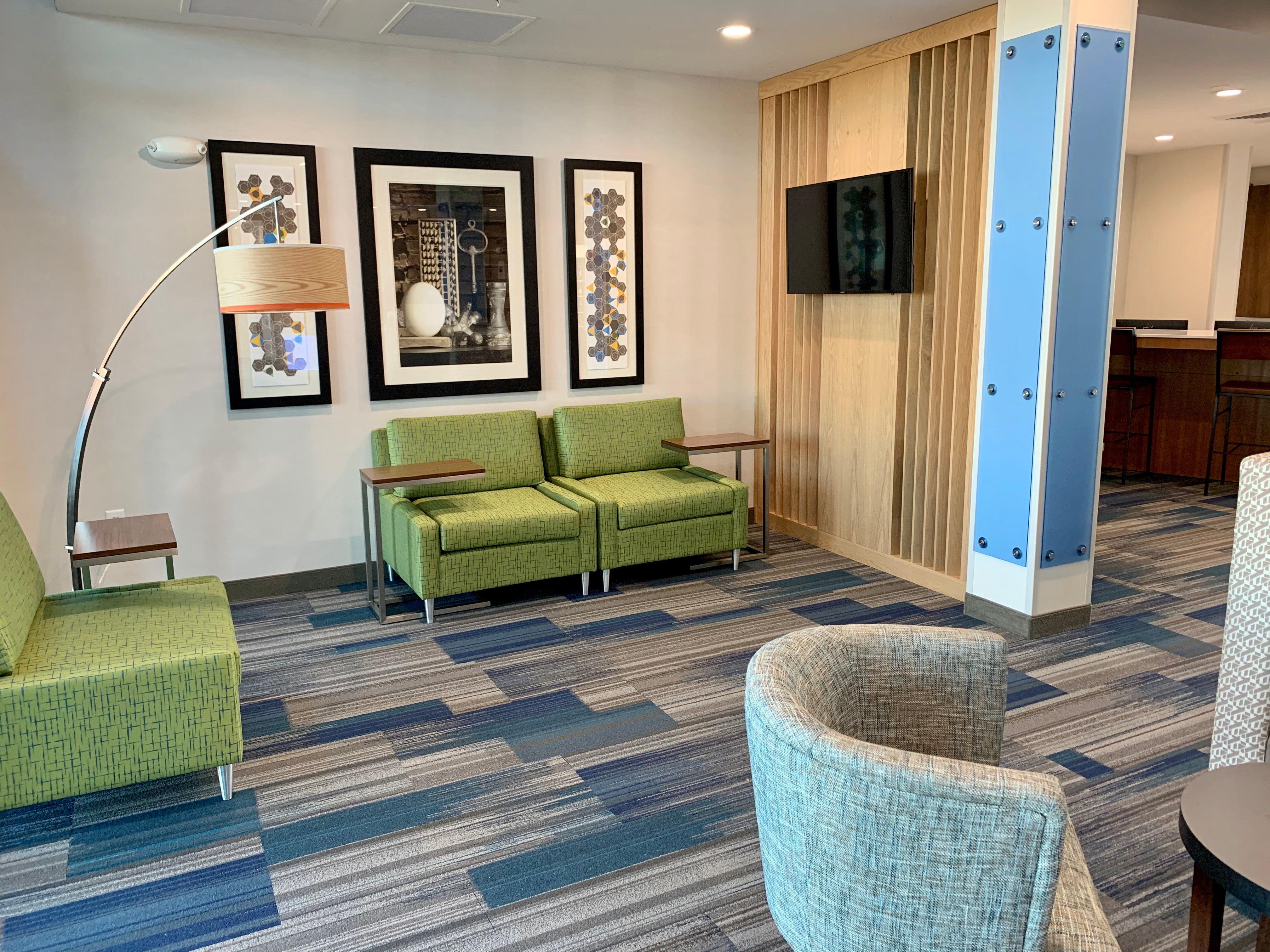 Holiday Inn Express & Suites - Phoenix North - Happy Valley By Ihg Exterior photo